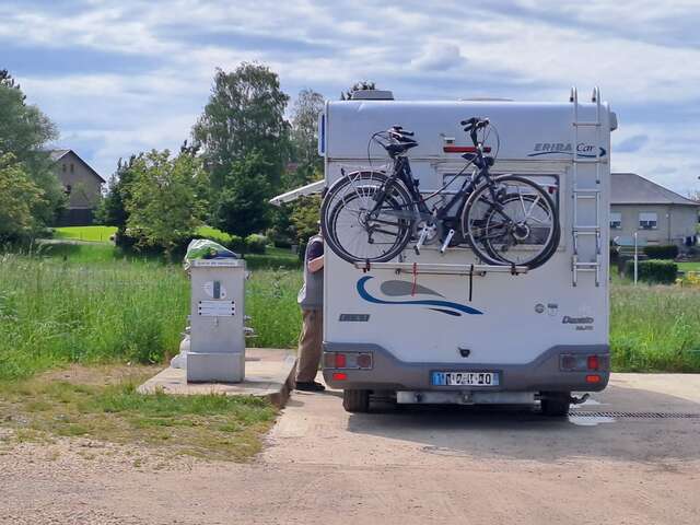 AIRE DE CAMPING-CARS