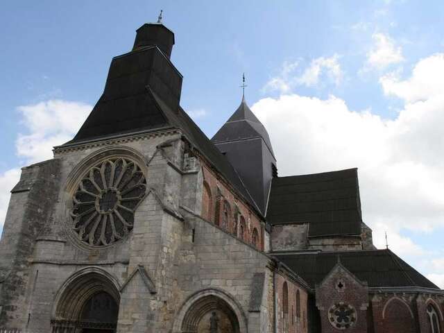 Collégiale de Rozoy-sur-Serre (vue extérieure)