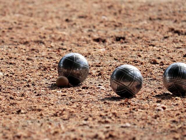 Concours de pétanque au stade
