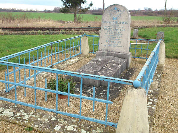 Monument de l'aviateur Quellenec à Laon