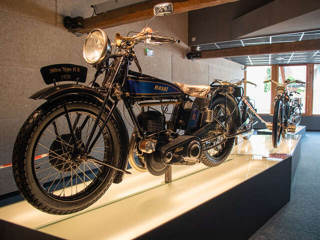 Exhibition: From cycle to moped