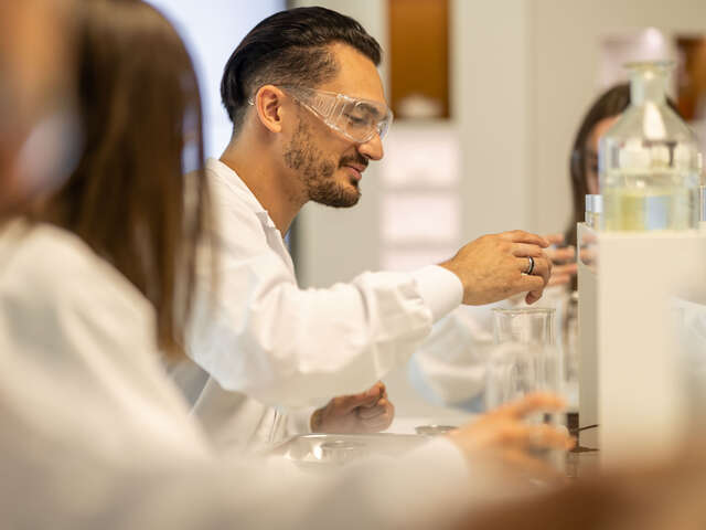 Atelier fabricant YVES ROCHER