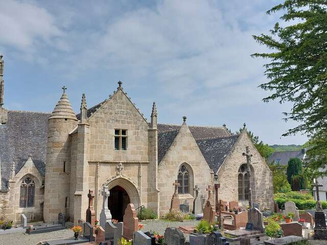 Visite guidée de l'église Saint-Ivy, son enclos paroissial et les fontaines