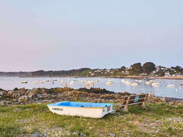Baie de Lannion en bateau avec escale libre à Locquémeau