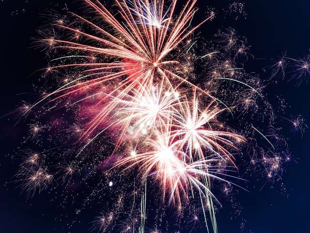 Feu d'artifice et marché de producteurs