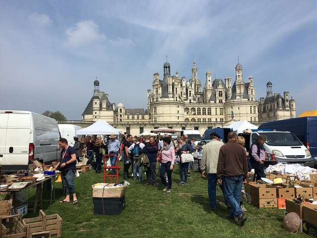 Brocante annuelle dans le parc du château de Chambord