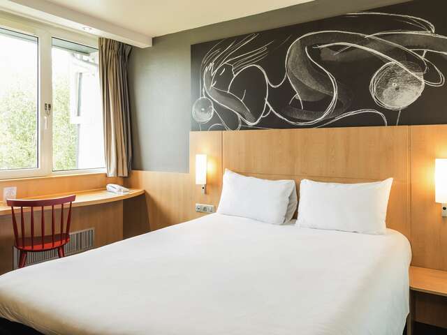 IBIS LAVAL LE RELAIS D’ARMOR