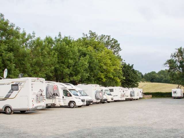 AIRE DE STATIONNEMENT A ASNIERES-SUR-VEGRE