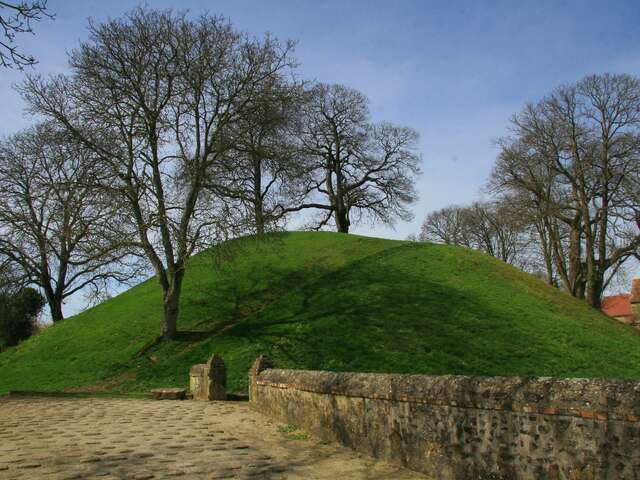 MOTTE FÉODALE
