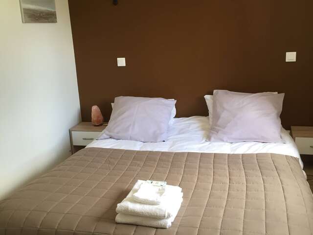 SUITE JUMELLE CHAMBRE D'HÔTES AU DOMAINE DES PIERRES JUMELLES