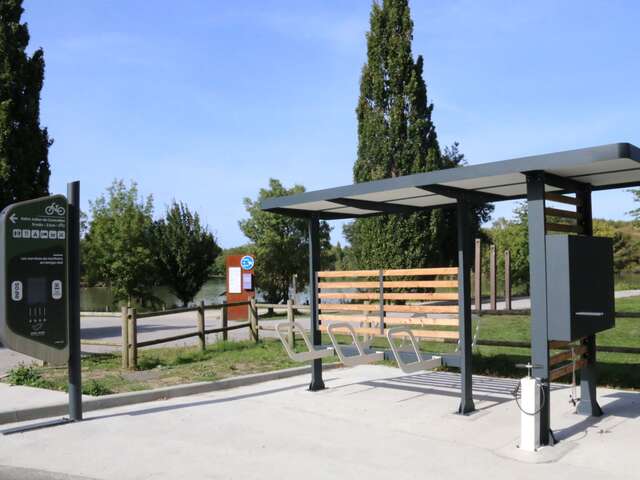 Abris vélos avec recharge VAE - Plan d'eau du Chêne