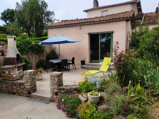 Gîte l'Éperon 2 - Petite maison de vacances à Clisson face au château