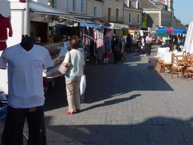 MARCHÉ EN ANJOU BLEU - LE LOUROUX-BÉCONNAIS