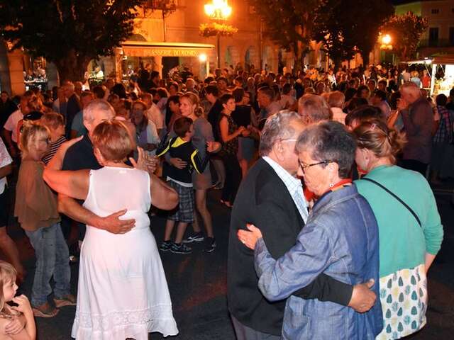 Bal des pompiers à Meyssac