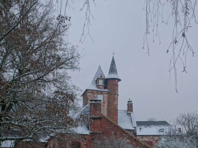 Visite de Collonges-la-Rouge avec dégustation de Noël