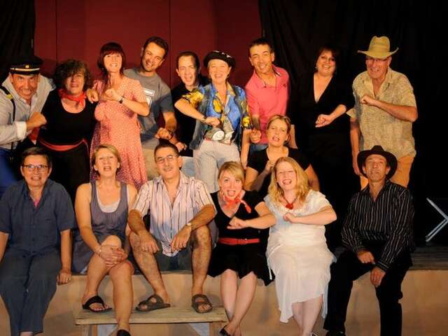 Pièce de Théâtre "ça ne tient qu'à un fil"