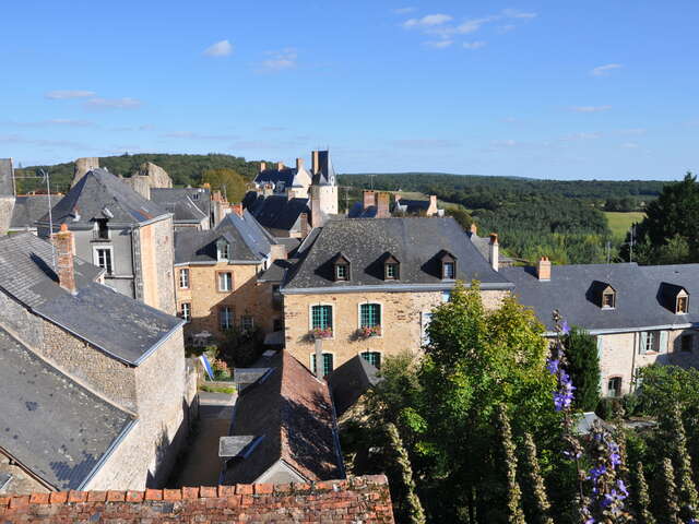 Visite-découverte de Sainte-Suzanne, cité médiévale