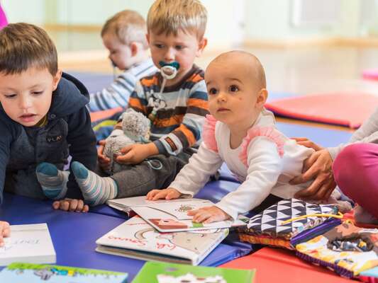 Bébés bouquineurs
