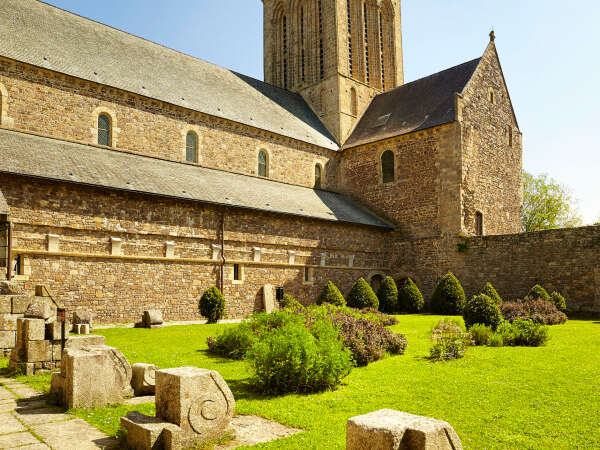 L'Abbaye de la Lucerne-d'Outremer