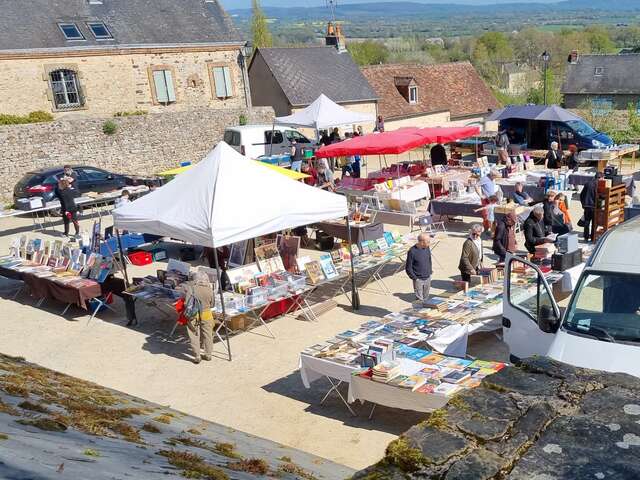 Marché aux livres et aux vinyles