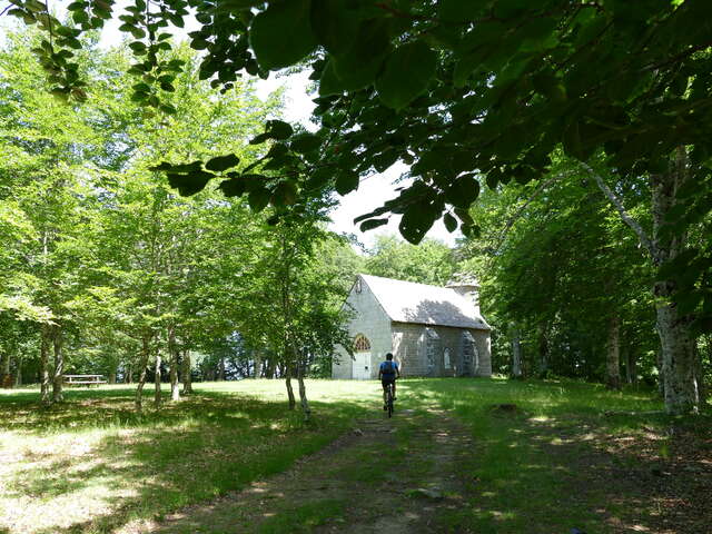 St-Agnant-près-Crocq (Chapelle St Michel) : Aire de pique-nique