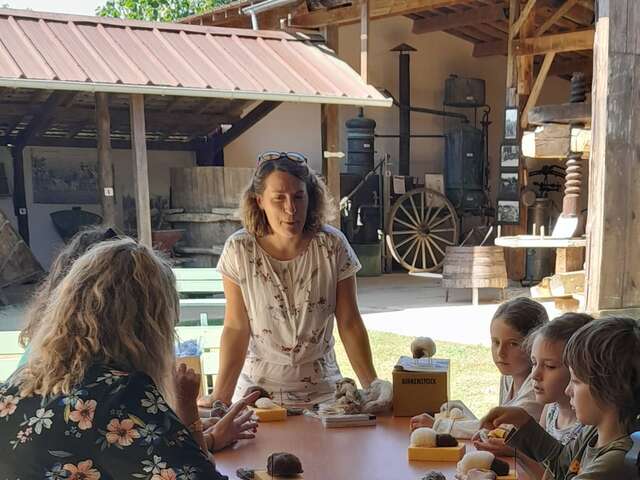 Atelier laine au Musée du Paysan Gascon