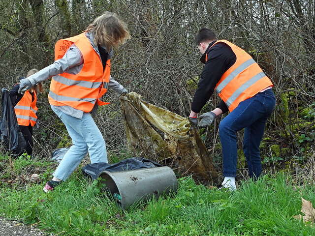 Ramassage des déchets "J'aime la nature propre"