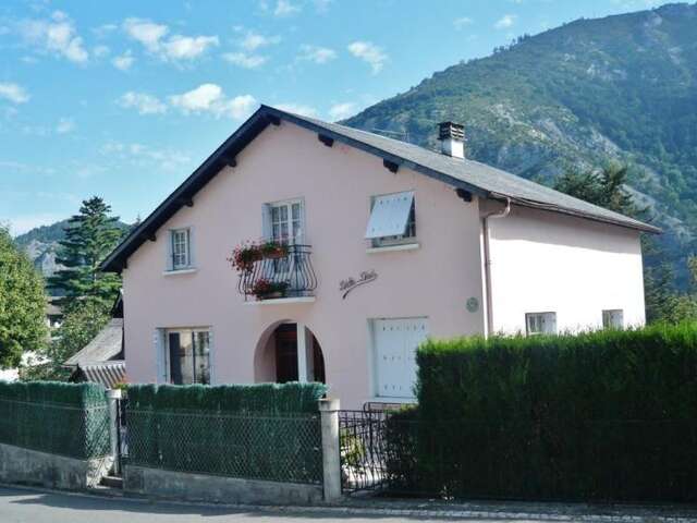 FERME MONGEAT APPARTEMENT DANS MAISON "VILLA REZ-DE-CHAUSSEE"