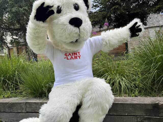 Visite de la Mascotte Patou à la Patinoire et dans les rues du village