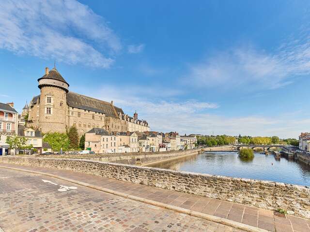 Conférence : "La mise en place d'une seigneurie châtelaine à Laval au XIe siècle"