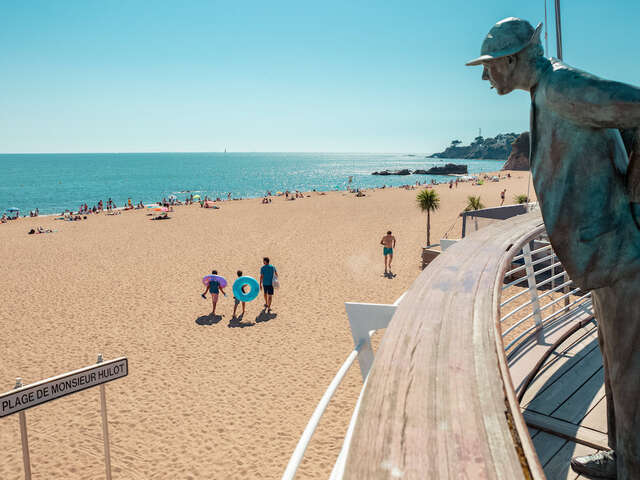 MONSIEUR HULOT DISCOVERS SAINT-MARC-SUR-MER