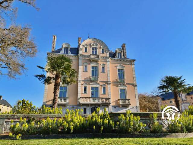 CHÂTEAU DE LA ROCHE, 11-12 PERSONNES