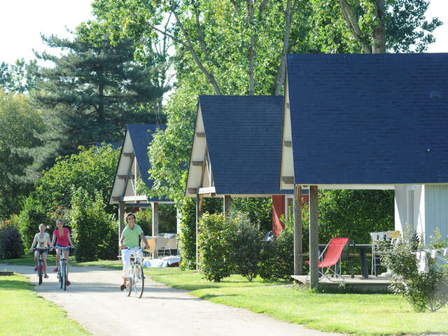 Réparation vélo au camping des rivières