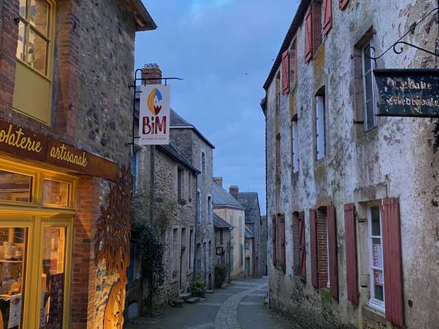 Sainte-Suzanne au crépuscule