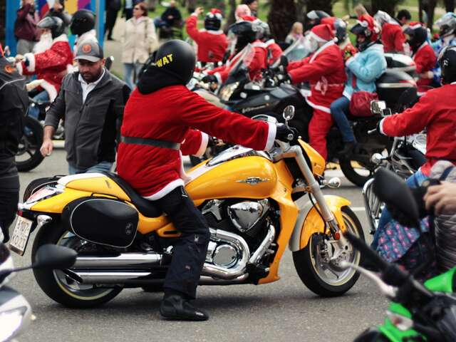 Les Pères et Mères Noël à moto