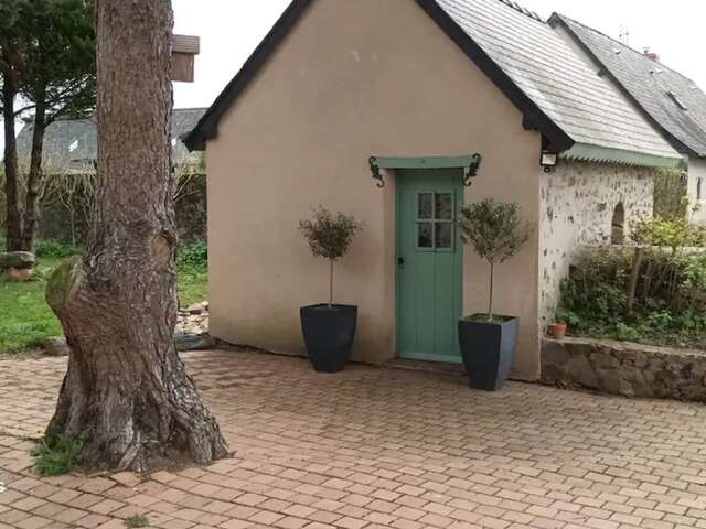 LA CABANE AU FOND DU JARDIN