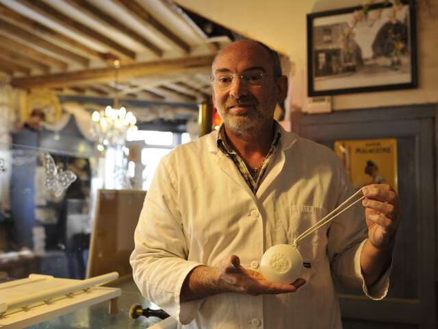 Visite guidée de la savonnerie "Senteurs et Charme d’Antan" à Sainte-Suzanne