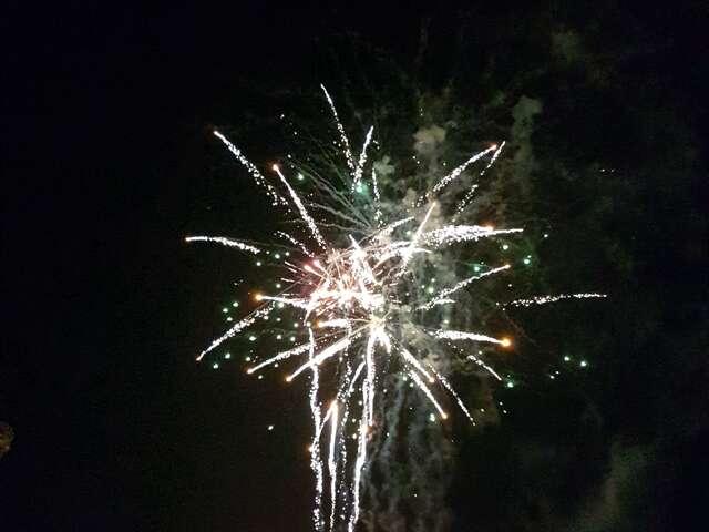 Repas, Retraite aux flambeaux et feu d'artifice à Cressy