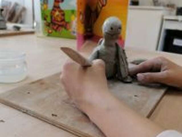 Atelier "Ecoute et crée à 4 mains " animé par le musée de la Faïence et de la Céramique à MoulinSart