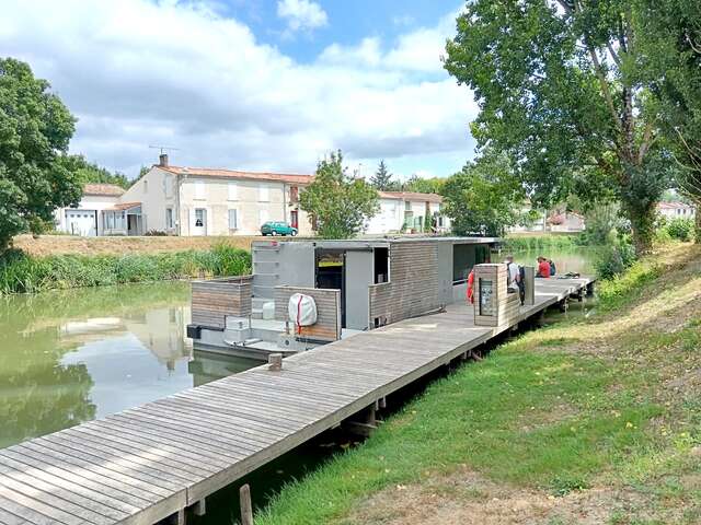Halte fluviale au port de Damvix