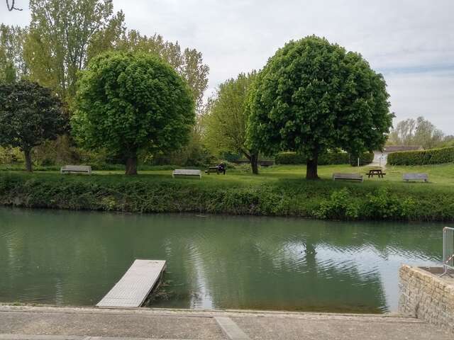 AIRE DE PIQUE-NIQUE AU GRAND PORT