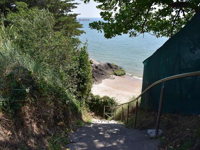 PLAGE DE KERLOUPIOTS