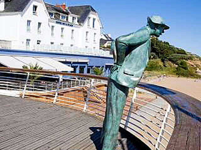 Restaurant St Marc Sur Mer La Plage De Mr Hulot
