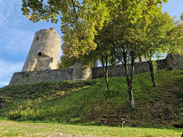 Aire de pique-nique - Tour Mélusine