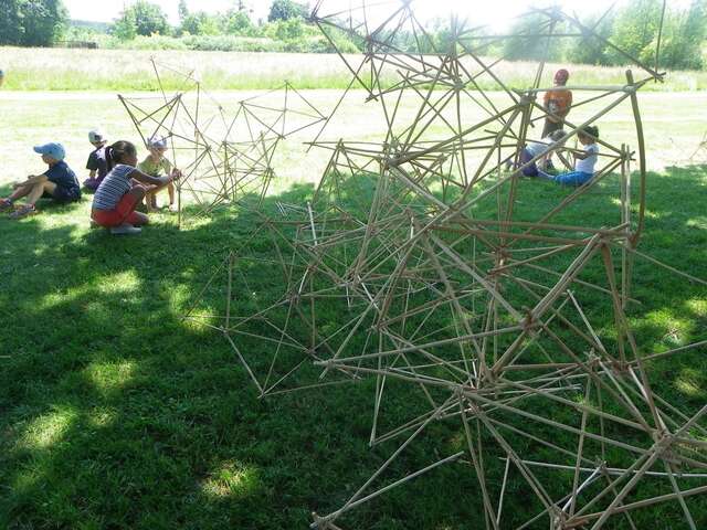 Atelier "Land art, l'art en extérieur 3-6 ans"