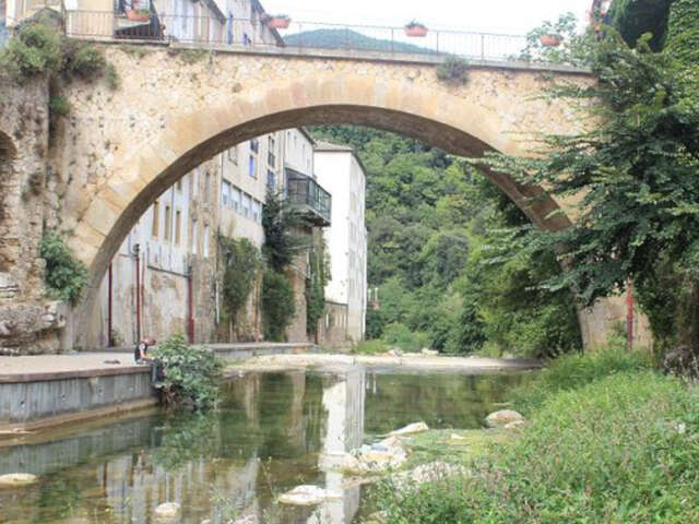 VISITE GUIDÉE DES SOURCES CHAUDES AU SECRET D’UN PRÊTRE INITIÉ…