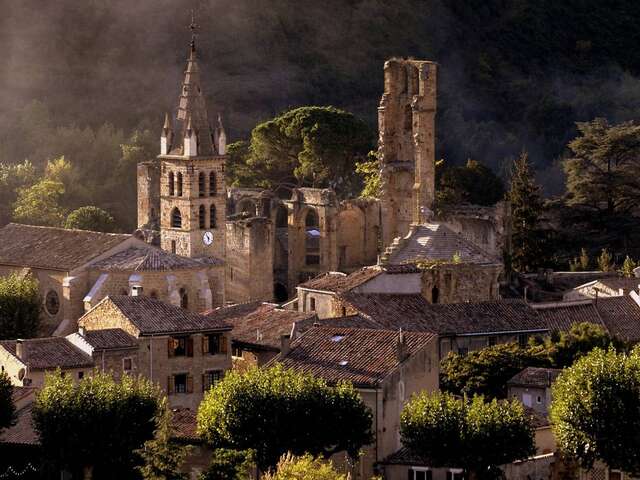 LE VILLAGE MÉDIÉVAL D'ALET-LES-BAINS