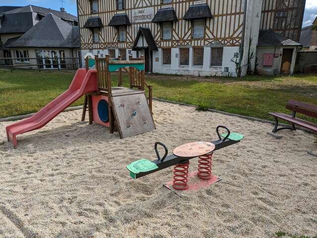 Aire de jeux pour enfants de Saint-Cyr-du-Ronceray