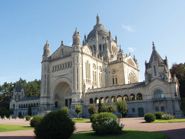 Basilique Sainte-Thérèse de Lisieux