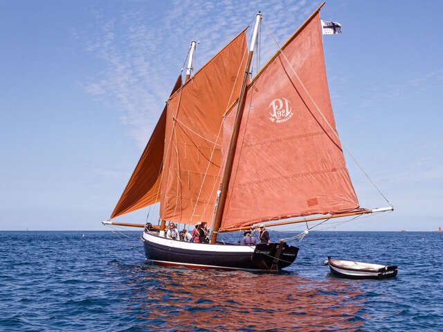 Navigation le long de la Côte de Granit Rose et des 7 Îles à bord de l'Ar Jentilez